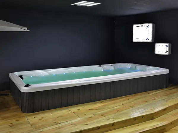 5 posti a sedere + 1 piscina