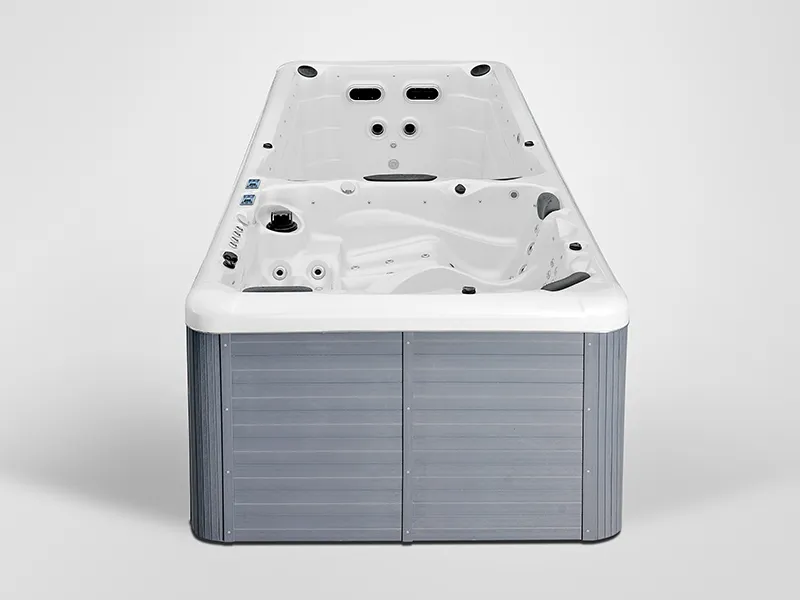 Spa con idromassaggio 5 posti liberi + 2 posti a sedere +1 piscina