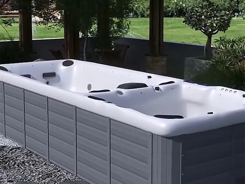 Spa con idromassaggio 5 posti liberi + 2 posti a sedere +1 piscina