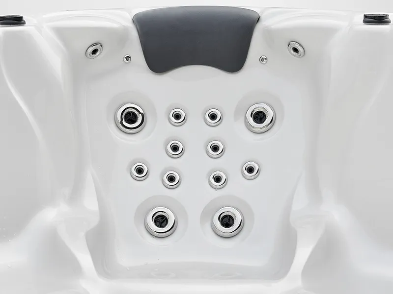 Spa con idromassaggio 5 posti liberi + 2 posti a sedere +1 piscina