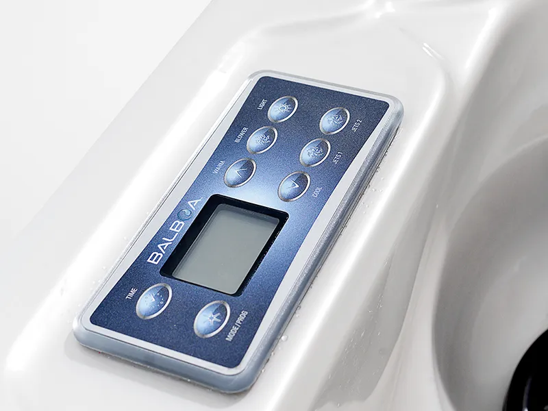 Spa con idromassaggio 5 posti liberi + 2 posti a sedere +1 piscina