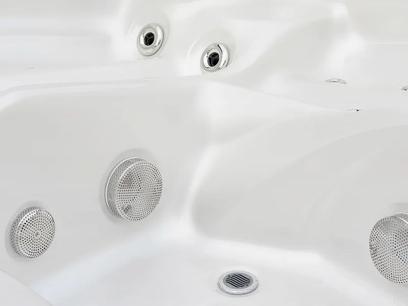 Spa con idromassaggio 5 posti liberi + 2 posti a sedere +1 piscina