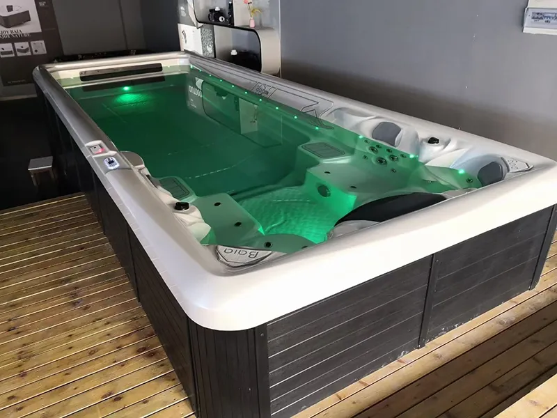 Spa con idromassaggio 4 posti a sedere + 1 piscina