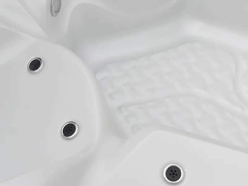 Spa con idromassaggio 4 posti a sedere + 1 piscina