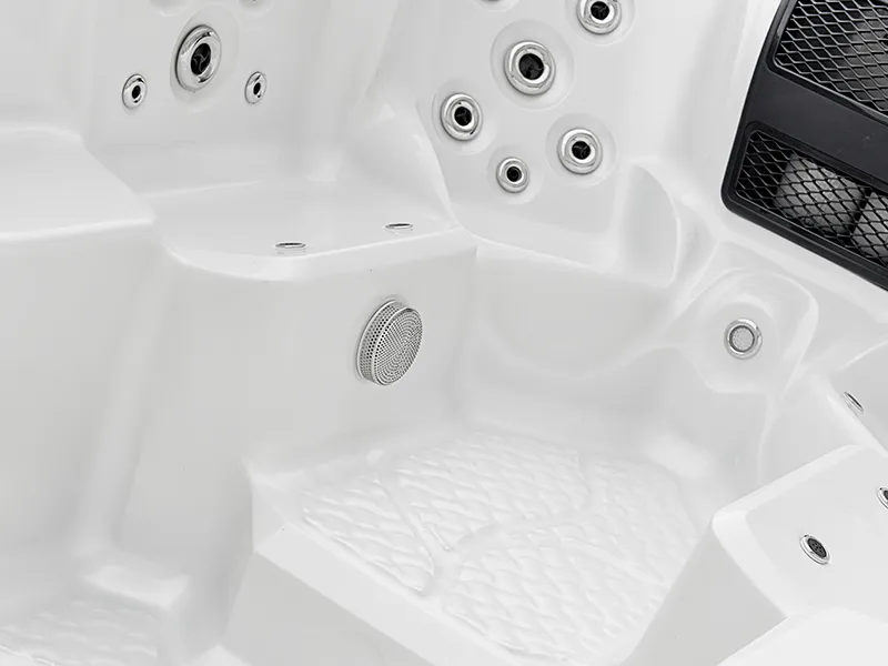 Spa con idromassaggio 4 posti a sedere + 1 piscina